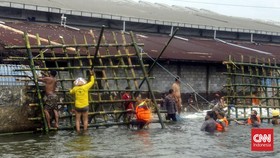 Tanggul Laut Jebol di Tanjung Emas Mulai Diperbaiki Hari Ini