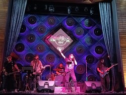 5 Rekomendasi Bar and Restaurant dengan Live Music Malam di Bali