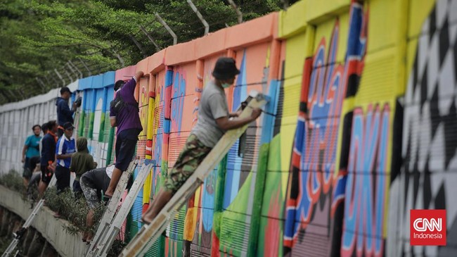 FOTO: Hajatan, 495 Mural Hiasi Tembok Jalan di Utara Jakarta
