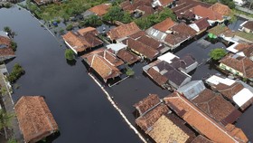 Fenomena Bulan Perigee, BMKG Minta Warga Pesisir Waspada Banjir Rob