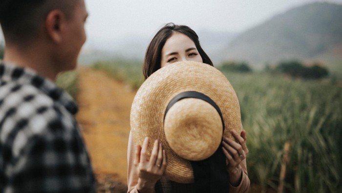 Bukan karena Intovert, 3 Zodiak Ekstrovert Ini Juga Sering Bohong Soal Perasaan dan Isi Hati, Kenapa?