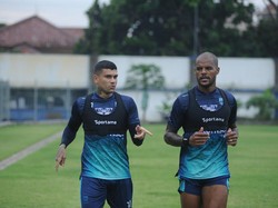 Robert Terkesan Penampilan Ciro Alves dan David da Silva