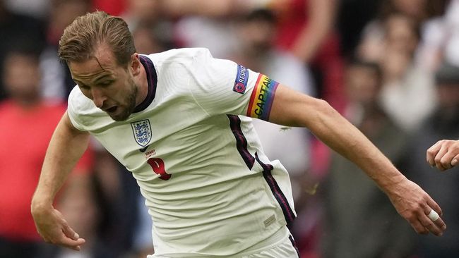 Wearing the Rainbow LGBT captain’s armband, the player receives a yellow card before kick-off