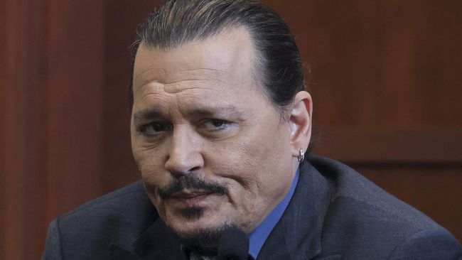 Johnny Depp absen di ruang pengadilan saat pembacaan putusan sidang kasus pencemaran nama baik melawan Amber Heard.