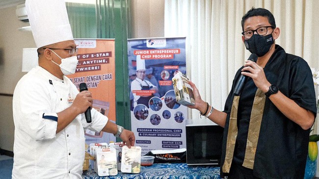 Menparekraf Sandiaga Uno menilai kolaborasi dan kolaboraksi menjadi kunci sukses bagi para UMKM bertransformasi ke ranah digital.