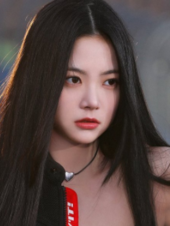 Sebelum resmi debut bersama grup LE SSERAFIM, Eunchae sempat menjalani training di Source Music Entertainment sejak bulan Januari 2021./ foto: instagram.com/le_sserafim