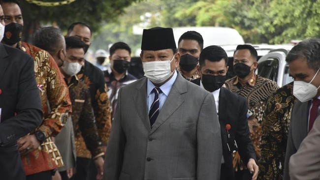 Sejumlah menteri Kabinet Indonesia Maju menghadiri pernikahan Ketua Mahkamah Konstitusi (MK) Anwar Usman dengan adik Presiden Joko Widodo, Idayati.