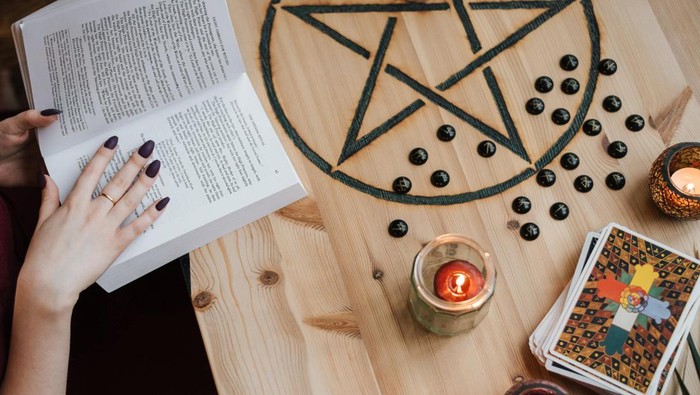 Ramalan Zodiak Minggu Ini: Karier, Asmara, dan Keuangan Kamu di 30 Mei-5 Juni 2022