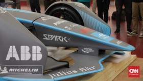 Replika Mobil Balap Formula E Dipamerkan di Bundaran HI