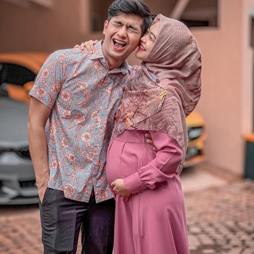 7 Bulan Usia Kehamilan, Ria Ricis Sudah Daftarkan Anak Sekolah Renang