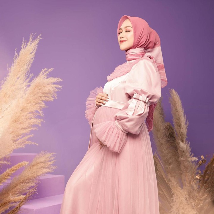 <p>Kita doakan, semoga masa kehamilan hingga persalinan Ria Ricis nanti berjalan dengan lancar ya, Bunda. (Foto: Instagram @riaricis1795)</p>