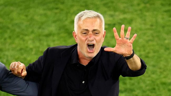 Viral Satire Hitting Mourinho at Man City, which Stumbled on a Case