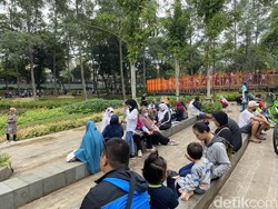 Tebet Eco Park Ramai Dikunjungi Warga Pagi Ini