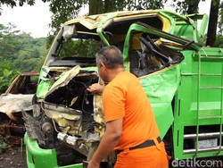 Warga Garut Tewas dalam Tabrakan Truk Vs Truk di Cipularang