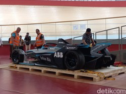 Panitia Unboxing Replika Mobil Formula E di Velodrome, Ini Penampakannya