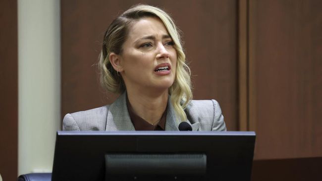 Permohonan pembatalan sidang Amber Heard dengan klaim juri 'salah orang' dinilai Hakim tidak relevan karena dianggap sudah terlambat.