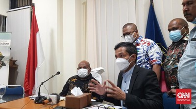 img-title Temuan Amnesty: Aparat Paksa Warga Papua Potong Rambut dan Jenggot