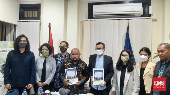 Gubernur Lukas Enembe menilai konflik Papua bisa selesai dengan terhormat, sama seperti konflik Aceh.
