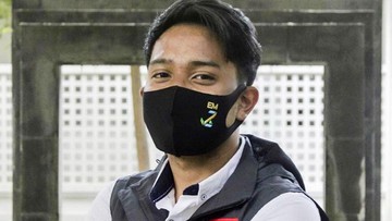 ERIL MEMBANTU CARIKAN AMBULAN