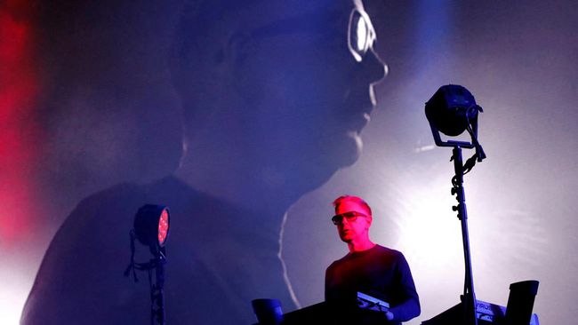 Pendiri sekaligus kibordis Depeche Mode, Andy Fletcher, wafat pada Kamis (26/5) di usia 60 tahun.