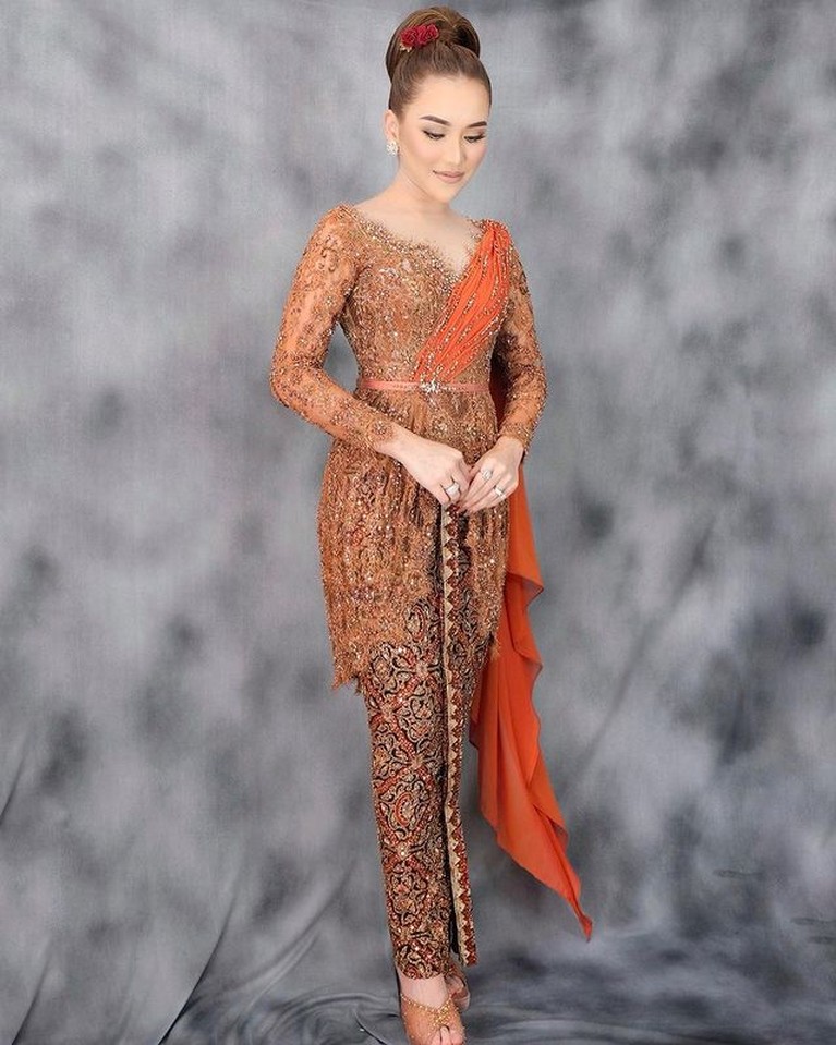 Artis Pakai Kebaya Artis Pakai Kebaya