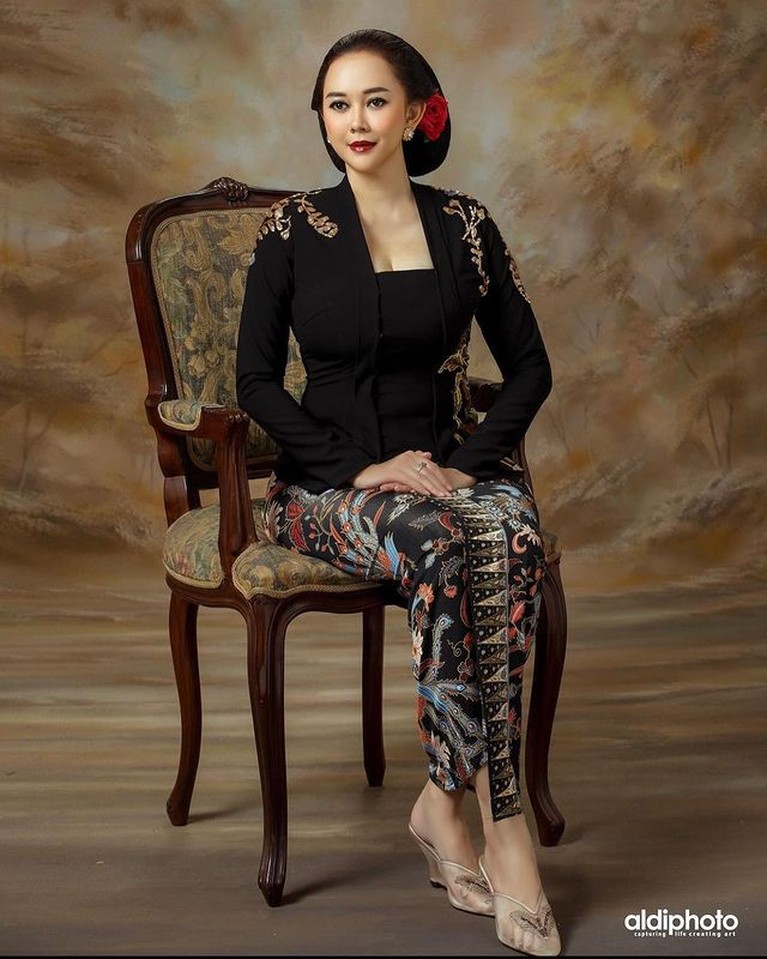 Artis Pakai Kebaya Artis Pakai Kebaya