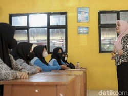 Bu Nani Berstatus WA Bijak Sempat Kerja di Bank: Jadi Guru Jangan Harap Kaya