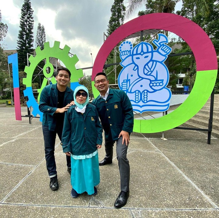 <p>"Bahwa benar anak pertama kakak kami, Ridwan Kamil, yang bernama Emmeril Khan Mumtadz atau biasa dipanggil Eril mengalami musibah di Bern, Swiss pada 26 Mei 2022 siang hari waktu Swiss," katanya.(Foto: Instagram @emmerilkahn)<br /><br /><br /></p>