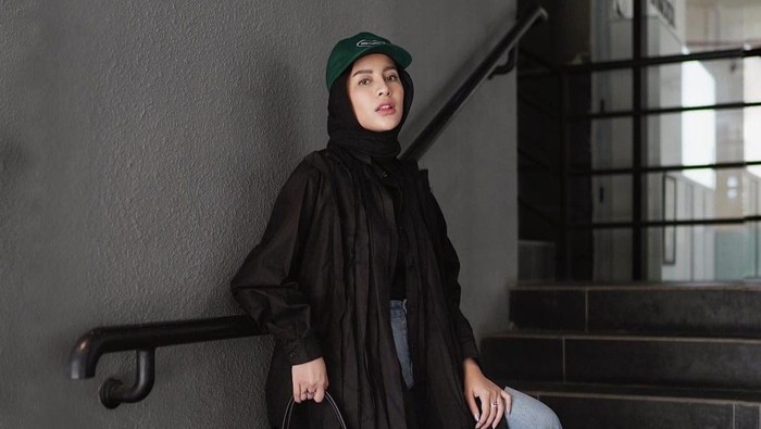 5 Gaya Layering Terpopuler ala Hijabers, Bikin Modis Seketika!