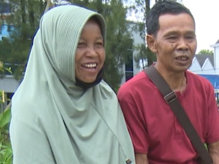 Gantikan Suami Stroke, Ibu Nanik Rela Jadi Kuli Pasir dan Batu untuk Hidup