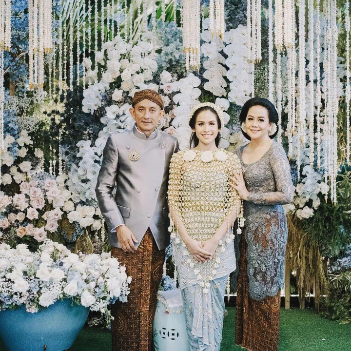 <p>Maudy Ayunda telah merampungkan acara pernikahannya dengan Jesse Choi pada 22 Mei 2022. Di momen berharga itu, turut hadir ibunda Maudya Ayunda yang selalu setia mendampingi anaknya. (Foto: Instagram @muren.s)<br /><br /><br /></p>