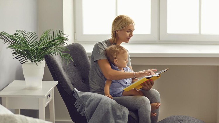 Ilustrasi ibu dan anak Mother and child Toddler reads a story in a book in a room with a window. A happy family. Develop a caring parenting. Mothers Day.