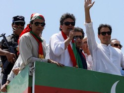 Suasana Tegang Usai Upaya Pembunuhan Eks PM Imran Khan di Pakistan