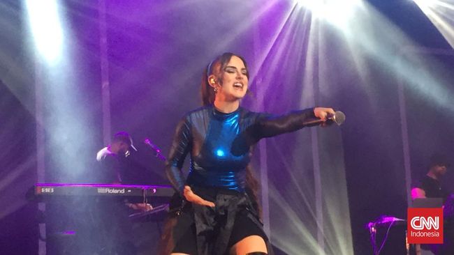 JoJo mengajak pengunjung menikmati lagu R&B berbalut jazz di Java Jazz Festival 2022.