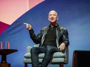 Kaya Raya Sih tapi 3 Gaya Outfit Jeff Bezos Ini Malah Banjir Hujatan