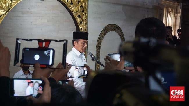 Presiden Jokowi memimpin prosesi pelepasan jenazah eks Ketum PP Muhammadiyah Buya Syafii Maarif untuk dikebumikan di Kompleks Pemakaman Husnul Khatimah.