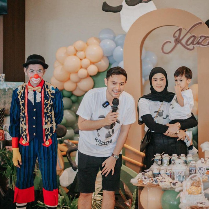 <p>Kazeem lahir pada 1 Januari 2020 lalu. Inilah potretnya saat merayakan hari ulang tahunnya yang kedua, Bunda. (Foto: Instagram @bibyalraen13)</p>