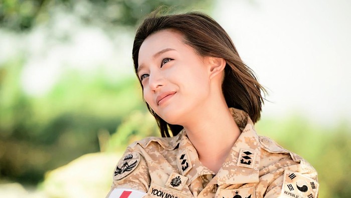 Kim Ji Won di Descendants of The Sun