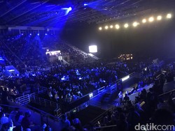 Glenn Fredly Hadir di Konser, Rossa Nangis Nyanyikan Sekali Ini Saja