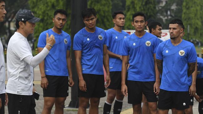Shin Tae Yong memiliki pandangan tersendiri yang kurang bagus mengenai pemain sepak bola senior di Indonesia.