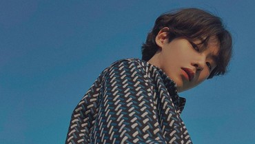 img-title Model Pria Ini Tegas Bantah Dirinya Sosok Dalam Foto Viral Jennie dan V BTS