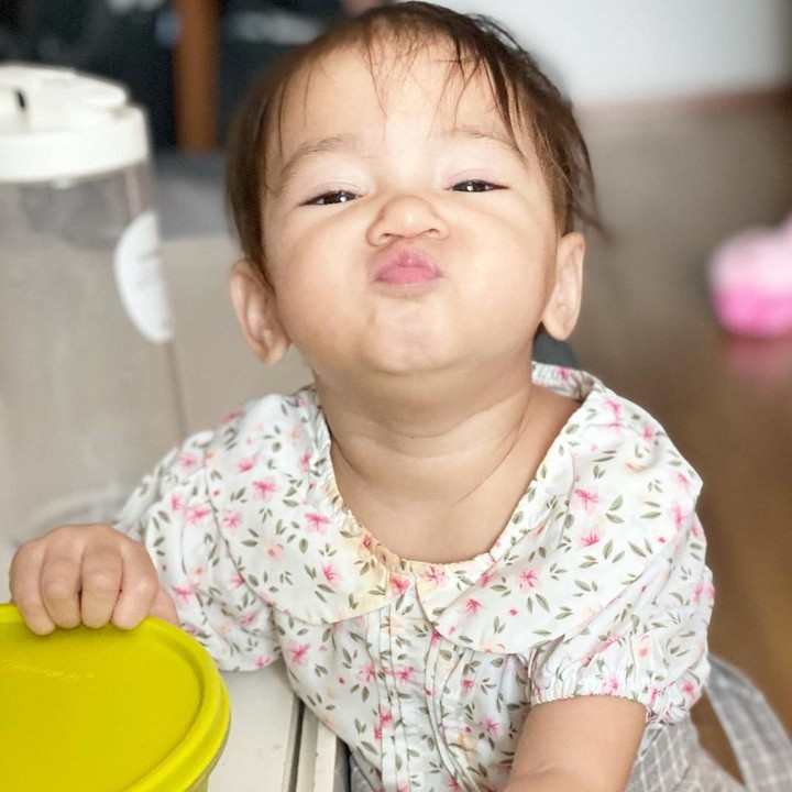<p>Numa saat mengenakan baju bermotif bunga dengan ekspresi wajah yang begitu menggemaskan. "Ekspresi akuh pas inget kalau besok hari Senin," tulis Mona Ratuliu di unggahan Instagram @monaratuliu. (Foto: Instagram @monaratuliu)</p>