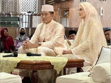 7 Potret Akad Nikah Juliana Moechtar dan Letkol TNI