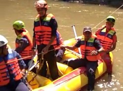 Hilang Sejak Kemarin, Bocah yang Hanyut di Kali Ciliwung Ditemukan Tewas