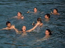 Mau Berenang di Perairan Terbuka? Waspadai Dulu Bahayanya