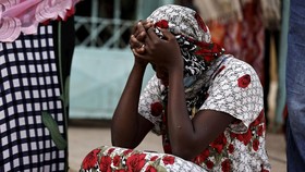 FOTO: Tangis Warga Senegal usai 11 Bayi Tewas Akibat Kebakaran di RS
