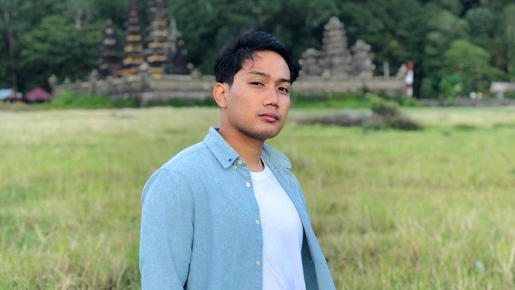 Sosok Emmeril Kahn Mumtadz, Putra Ridwan Kamil yang Hilang di Swiss Emmeril Kahn Mumtadz adalah putra Ridwan Kamil dan Atalia Praratya. Emmeril dinyatakan hilang karena terseret arus saat berenang di Sungai Aare, Swiss.