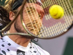 French Open 2022: Tsitsipas Susah Payah ke Babak Ketiga