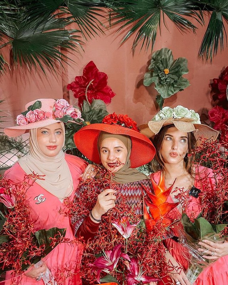 Tasya Farasya dan Tasyi Athasyia Tasya Farasya dan Tasyi Athasyia