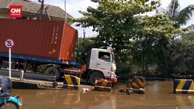 VIDEO: Genangan Rob Surut, Bongkar Muat Kontainer Kembali Normal